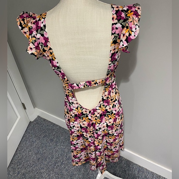 CUPSHE Floral Dress W/ Open Back NWT - Picture 7 of 7